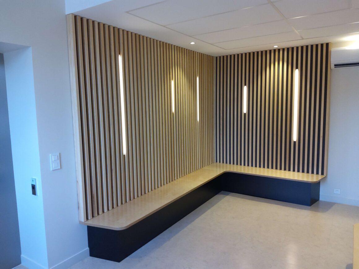 menuiserie-bois-structure-assises-plagencement Menuiserie bois de la structure murale et assises par PL Agencement